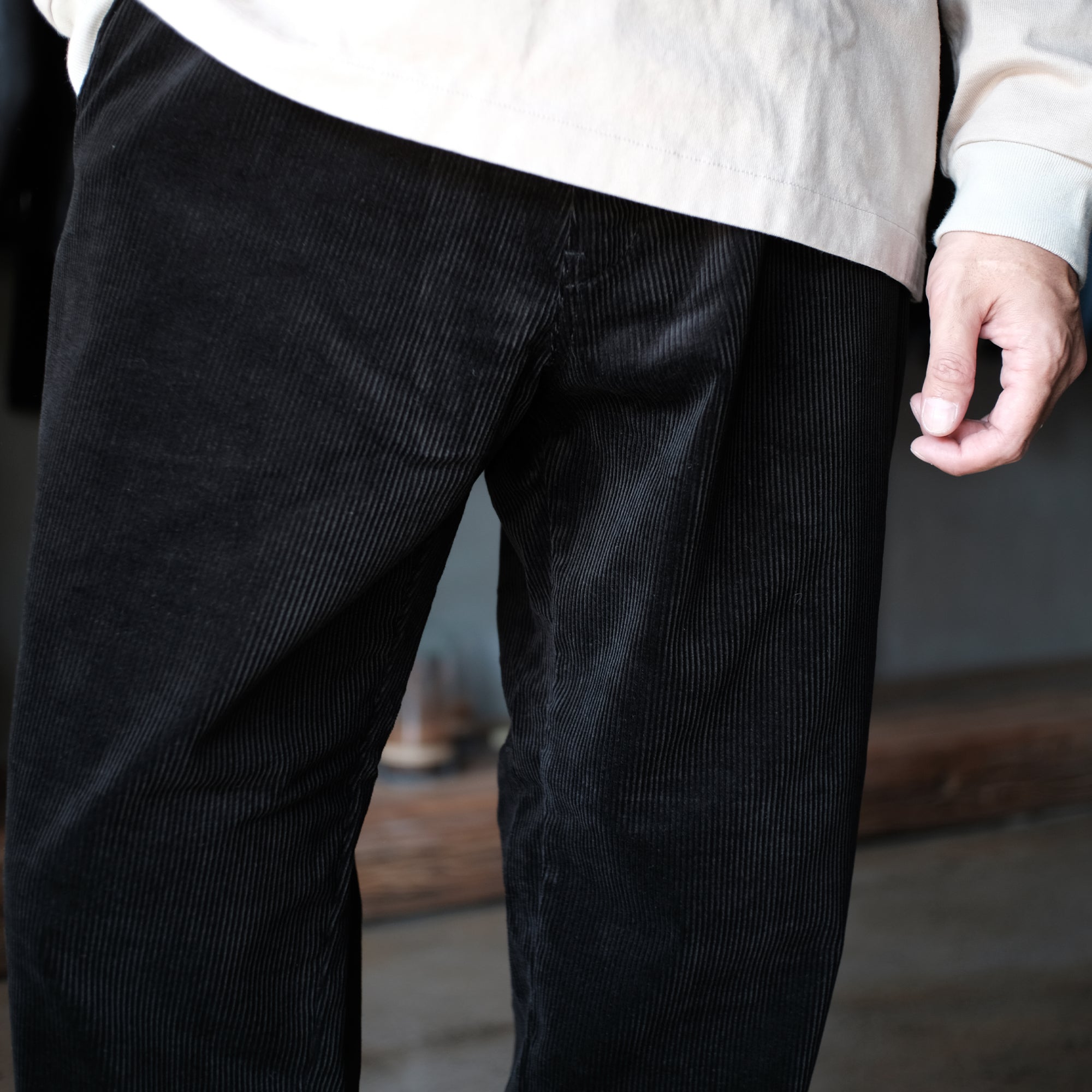 DAILY CHINOS CORDUROY - BLACK